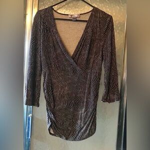 Nine and Co. by Nine West 
brown and white stretchy cross front top